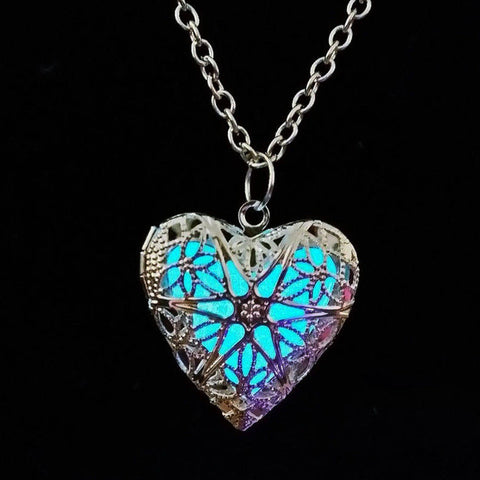 Glowing heart necklace